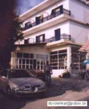 Pred ubytovacím zariadením Fondana