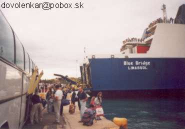 Prístav na Korfu po vystúpení z trajektu