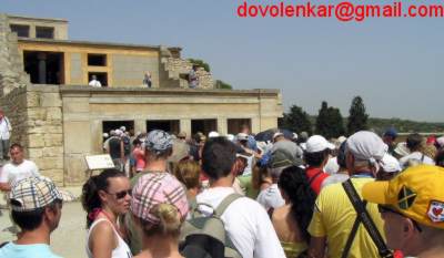 Množstvo ľudí v Knossose