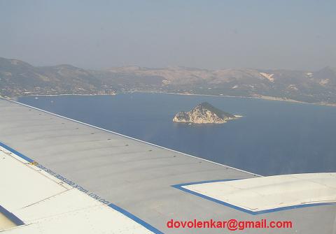 Pohľad na ostrov pri prílete na Zakynthos